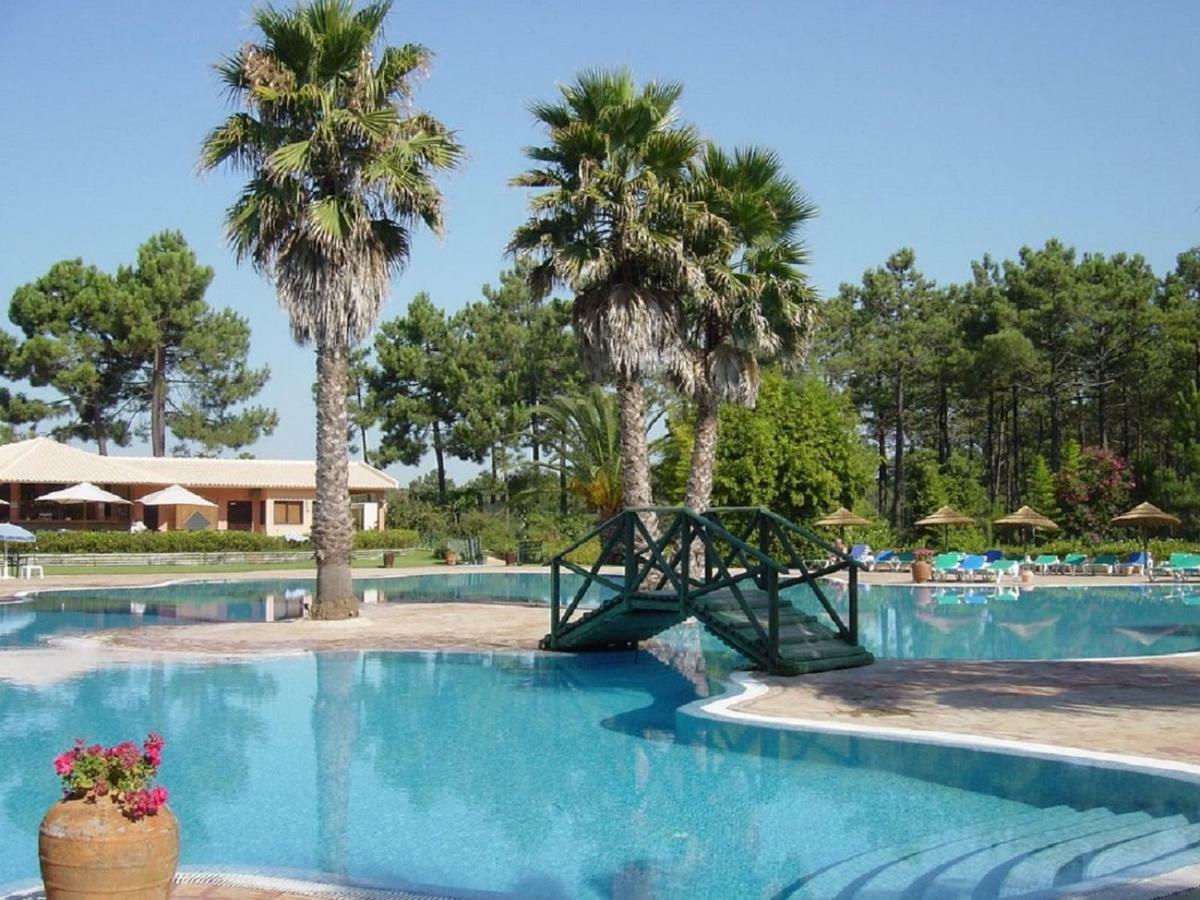Dolphin Aroeira Beach Villa Charneca  Exteriör bild